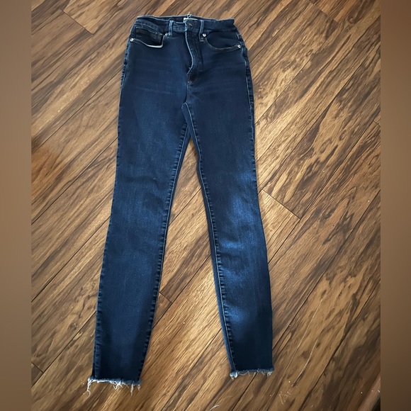 GOOD AMERICAN DARK WASH SUPER SKINNY JEANS SIZE 2 27” INSEAM - Picture 2 of 10